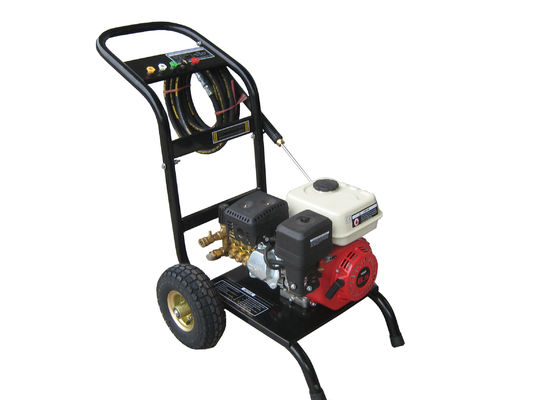 เครื่องฉีดน้ำแรงดันสูงระดับมืออาชีพ 9HP ISO9001 สำหรับทำความสะอาดรถยนต์และรถบรรทุกขนาดใหญ่